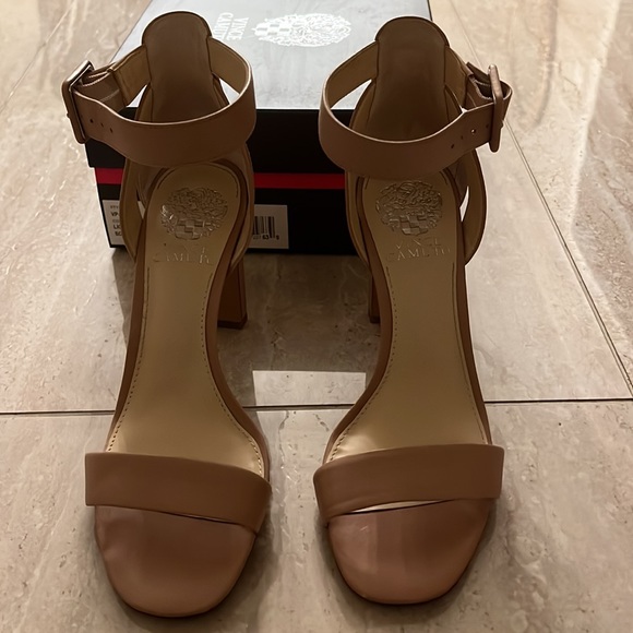 Vince Camuto Leather Heels in Light Latte, Size 7.5 M - Picture 2 of 6